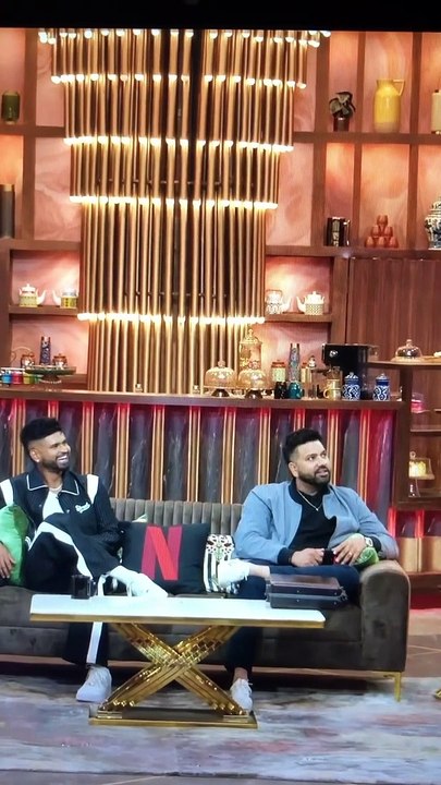 Suneel Grover as Cheerleader in Kapil Show. _SuneelGrover _KapilSharma _rohitsharma_HD)