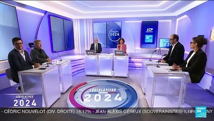 Législatives : des citoyens venus "dire non au RN" place de la République