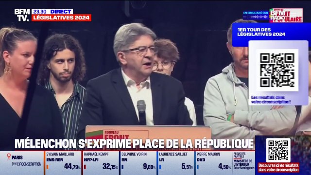 Chacun, partout, a une raison ou une autre d'aimer, sans savoir pourquoi, la France : Jean-Luc Mélenchon prend la parole Place de la République à Paris