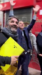 Festejos de Yamandú Orsi tras ganar las elecciones internas del Frente Amplio