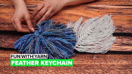 Play with yarn: Feather keychain
