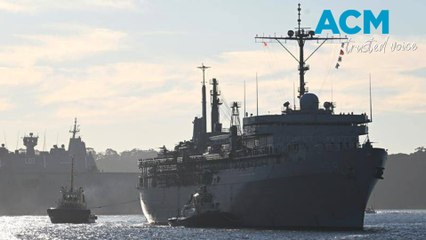 Aussie sailors sub off US repair ship for home visit
