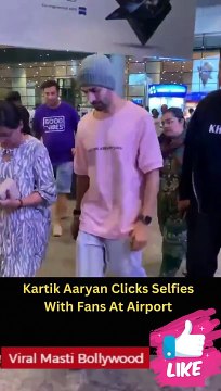 Kartik Aaryan Clicks Selfies With Fans At Airport
