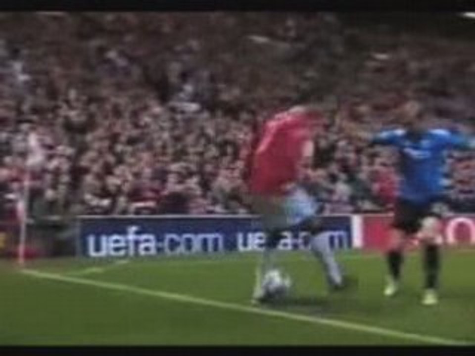 CRISTIANO RONALDO FREESTYLE SUR LE TERRAIN 07-08