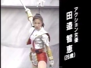 アクション女優