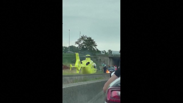 프랑스에서 경비행기 고속도로에 추락해 3명 사망 / YTN