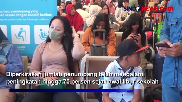 Libur Panjang Sekolah, Penumpang Kereta Padati Stasiun Pasar Senen