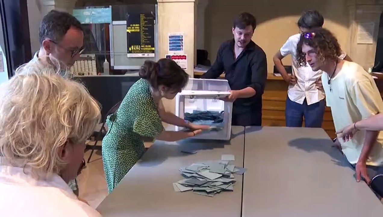Frankreichs Rechtspopulisten gewinnen erste Wahlrunde deutlich