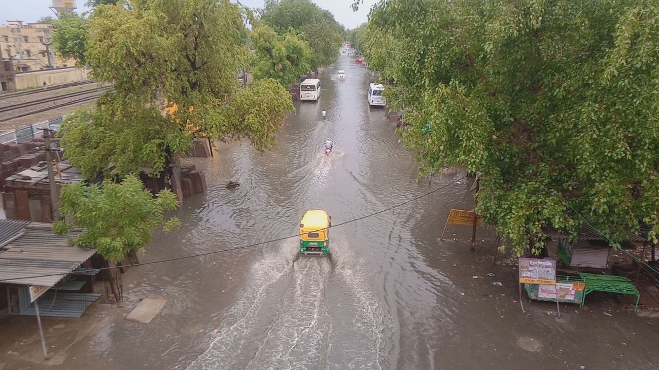 बारिश के बाद जगह-जगह जलभराव, सभी तैयारियों की खुल रही पोल