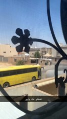 "منيرة الدوسري" تستضيف 27 طالبًا وطالبة تعطلت حافلتهم أمام منزلها بالخرج