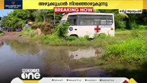 ആശുപത്രിയിൽ പോയാൽ അസുഖം പിടിക്കും;  ചെളിവെള്ളക്കെട്ടിൽ മുങ്ങി കോഴിക്കോട് ബീച്ച് ആശുപത്രി