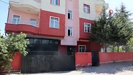 Bekçi, eşini boğazından bıçakladı