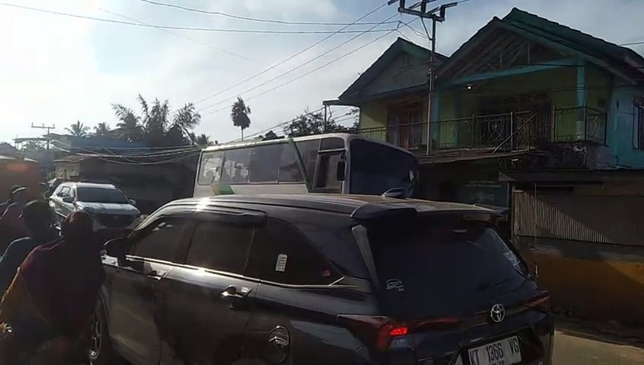 Rangka Atas Jembatan Sepaku Rontok, Jalan Negara Arah IKN Macet