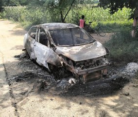 VIDEO: चलती कार में लगी आग, देखें वीडियो