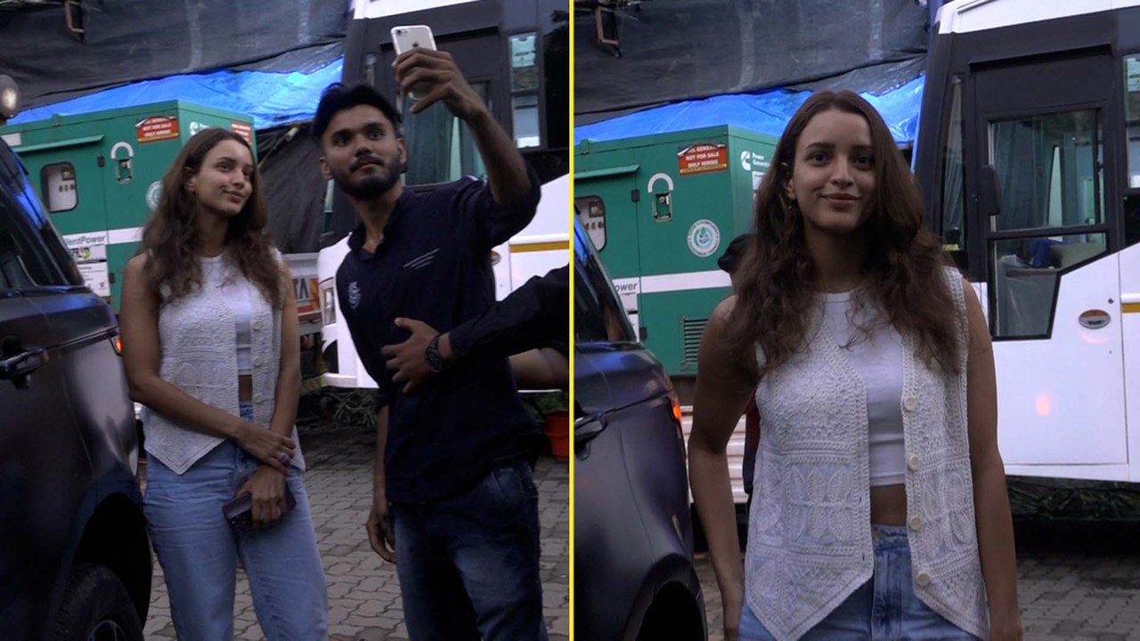"Tripti Dimri Spotted On 'Laughter Chefs Unlimited Entertainment' Sets, Shares Selfie Moments With Fans! "