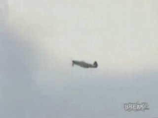 Plane Nearly Crashes During Air Show