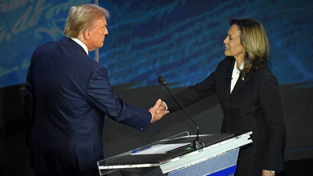 La poignée de main historique entre Donald Trump et Kamala Harris