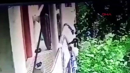 2 yaşındaki torununu balkondan iten babaanne tutuklandı