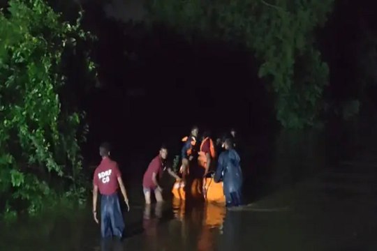 CG VIDEO: शिवनाथ नदी में बढ़ा जलस्तर... SDRF ने 50 से अधिक लोगों को बचाया, देखें वीडियो