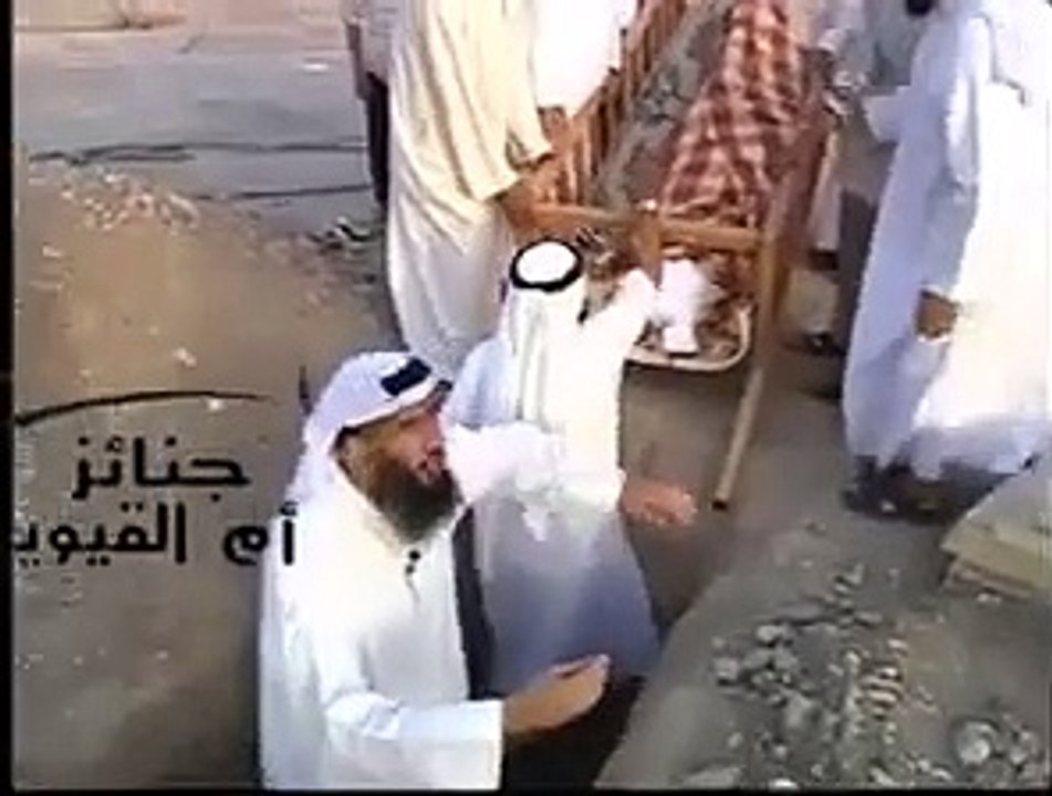 SOPHION PRETEND QU ON AURAIT ENTERRER SA MIMA DE CETTE FACON EN ALGERIE  VRAI OU PAS Comment enterrer les morts en islam enterrement musulman