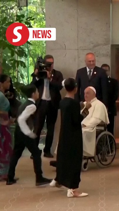 Pope Francis arrives in Singapore for final leg of Asia-Pacific tour