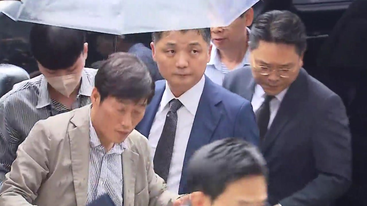 'SM 시세 조종' 카카오 김범수 첫 재판서 혐의 전면 부인..."무리한 기소" / YTN