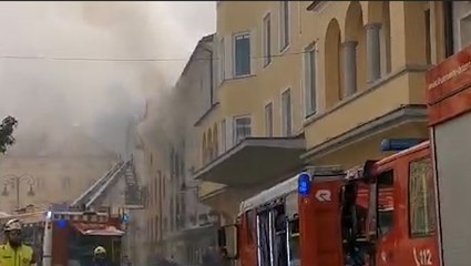 Edificio in fiamme nel centro storico di Bressanone