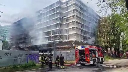 Incendio a San Donato Milanese, fiamme in un cantiere di via Fabiani