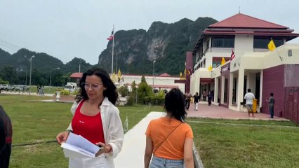 Daniel Sancho recibe la visita de su madre Silvia Bronchalo en Surat Thani