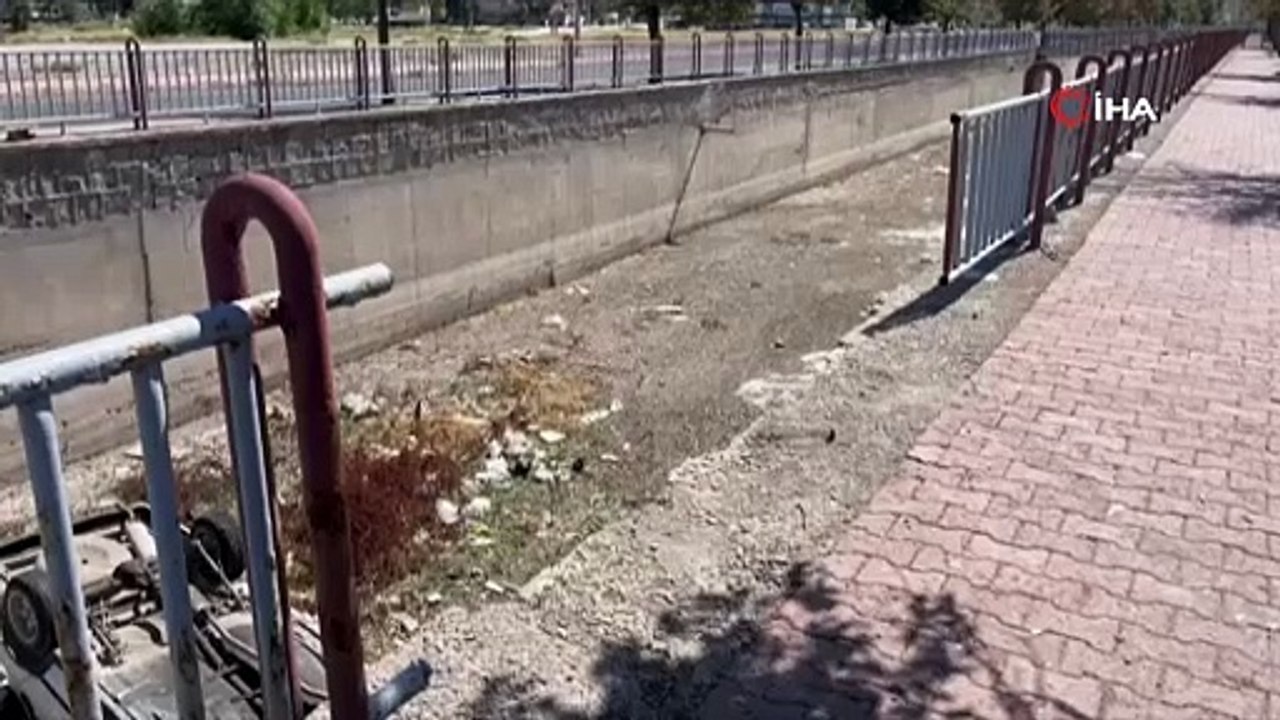 Kayseri’de Bariyerleri Aşan Otomobil Kanala Uçtu!  