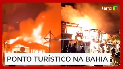 Download Video: Incêndio de grandes proporções destrói comércios em Morro de São Paulo, na Bahia