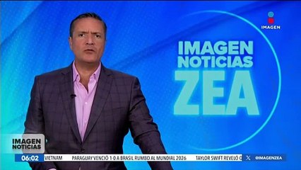 Auto se vuelca tras caer en un bache