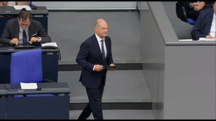 Download Video: Germania, Scholz difende la stretta sui migranti: 