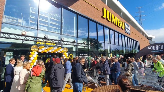 Enormes files pour l'ouverture du magasin Jumbo à Gand