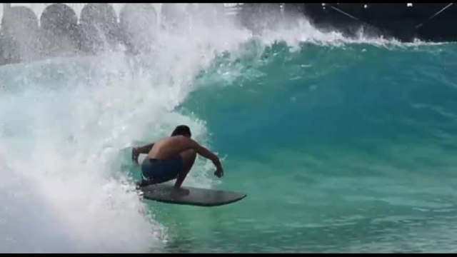 Ad Abu Dhabi la piscina con onde artificiali più grande del mondo