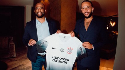 Memphis Depay ya posa y baila con la camisa de su nuevo club, Corinthians de Brasil