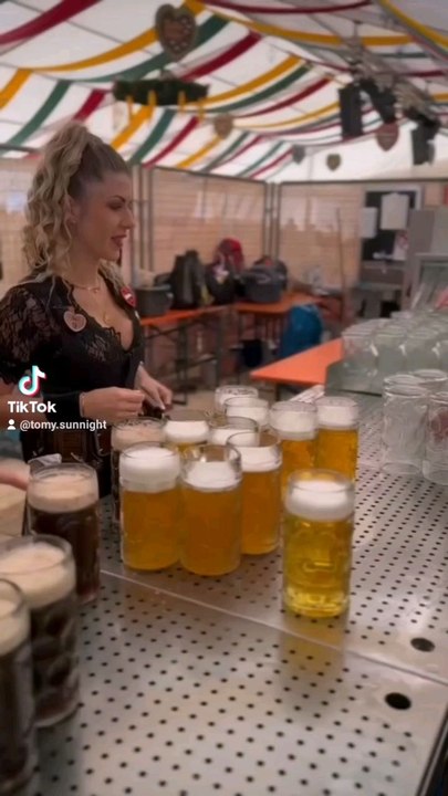 #beer #bar #waiter #girl #beautiful #fitness #workout #motivation #sn2sg #sunnight #sunnightmusic #omg #wow #cool #sunnightpop #summerlibe #vibes #summer #summerlibe  #fun #muscle #powerful