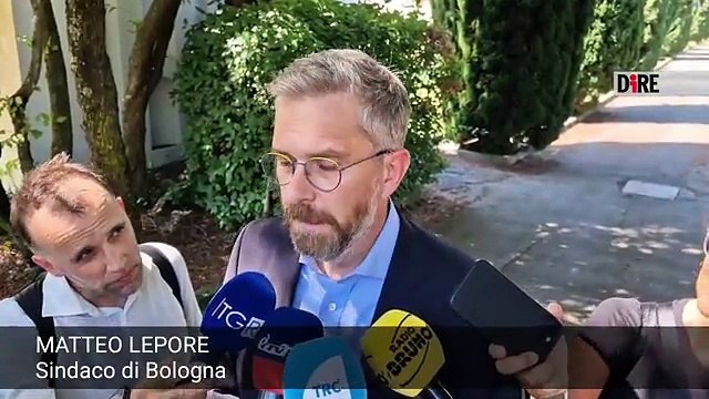 Il video del funerale di Fallou Sall, Lafram: «La sua morte sia una lezione per tutti i giovani», Lepore: «Non dobbiamo perdere altri ragazzi»
