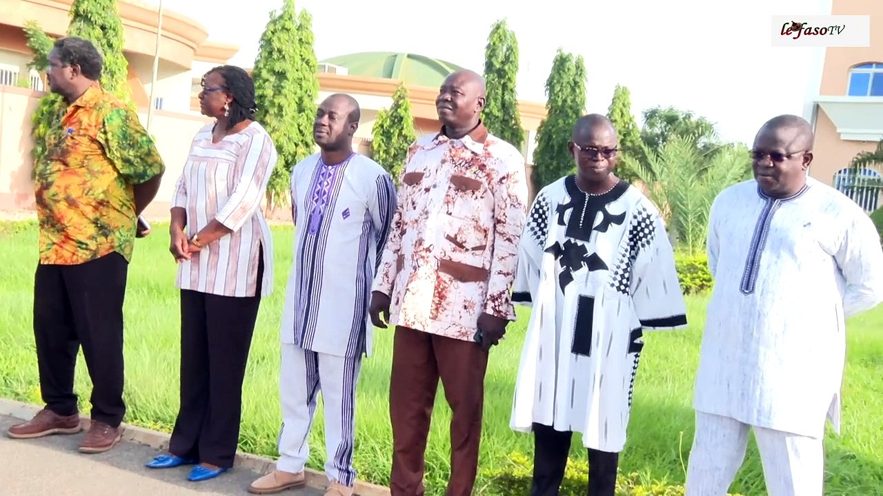 Primature du Burkina : Une montée des couleurs qui rappelle aussi chez certains, ce 11 septembre 2001 !