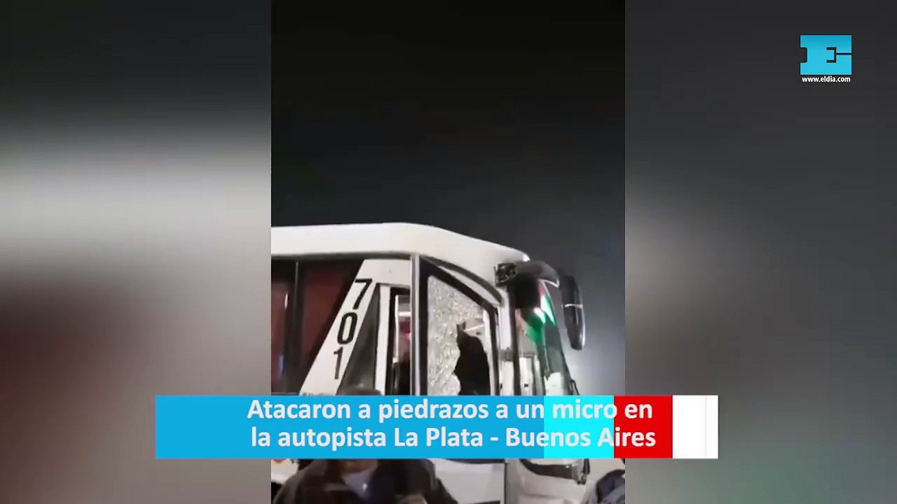 Atacaron a piedrazos a un micro en la autopista La Plata - Buenos Aires