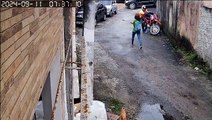 Disfarçado de mototaxista, assaltante rouba mulher no bairro do Saboeiro; veja o vídeo