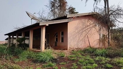 NA SALA DESSA CASA ABANDONADA HAVIA UMA COISA ESTRANHA, PARECIA UM TIPO DE RITUAL