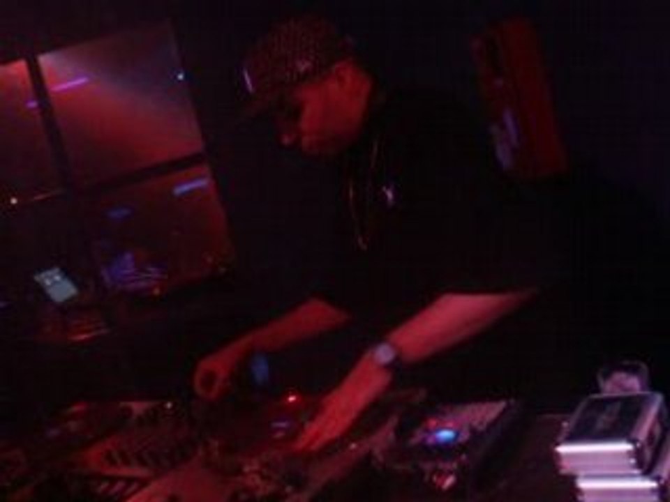 DJ GOLDFINGERS (live a l'eden)