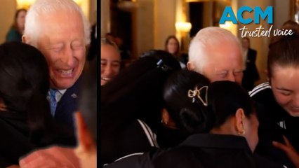 NZ women’s rugby team hug King Charles