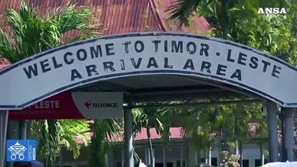 Скачать видео: Papa Francesco a Timor Est, entusiasmo al passaggio tra i fedeli