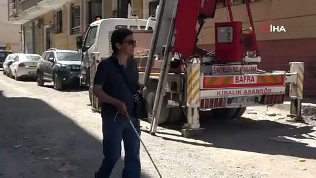 Görme engelli vatandaş evine bu yöntemle buluyor