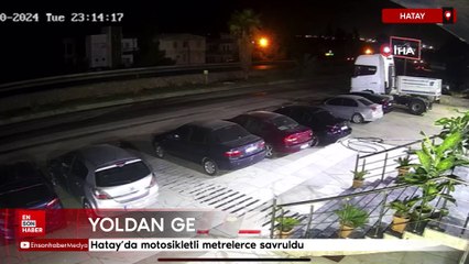 Hatay'da motosikletli metrelerce savruldu: Yoldan geçenler görmezden geldi