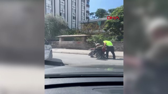 Engelli vatandaşın imdadına polis yetişti