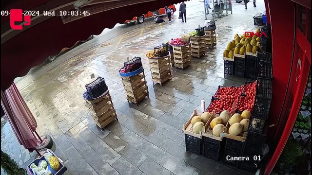 Kapısı açık minibüsten düşen kadın hastanelik oldu
