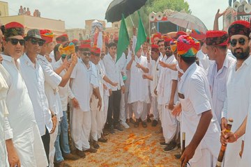 500 से अधिक पुरुष पारम्परिक वेशभूषा में पैदल पहुंचे खरनाल